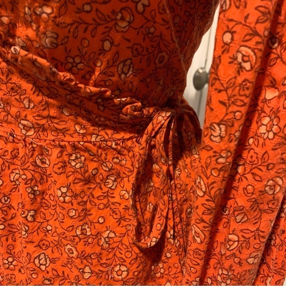 Universal Thread Burnt Orange Floral True Wrap Long Sleeved blouse top Medium - Picture 11 of 13